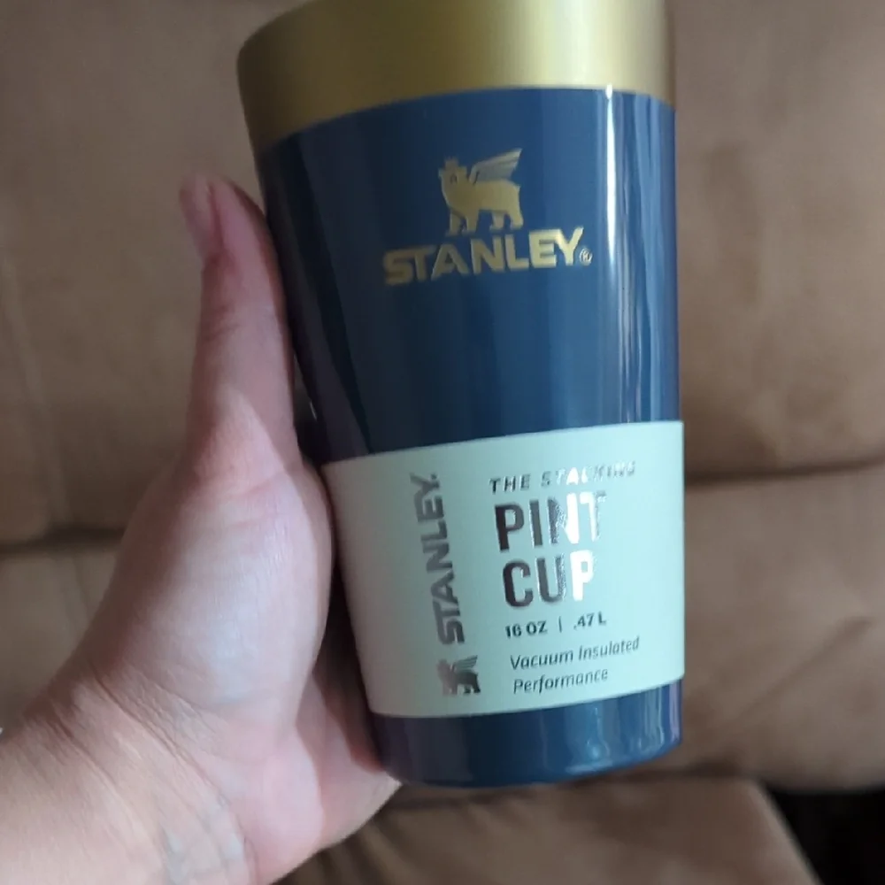 New Stanley Navy and Gold Vacuum Growler Jug and 2 cups 3 Piece Gift Set - Picture 3 of 6
